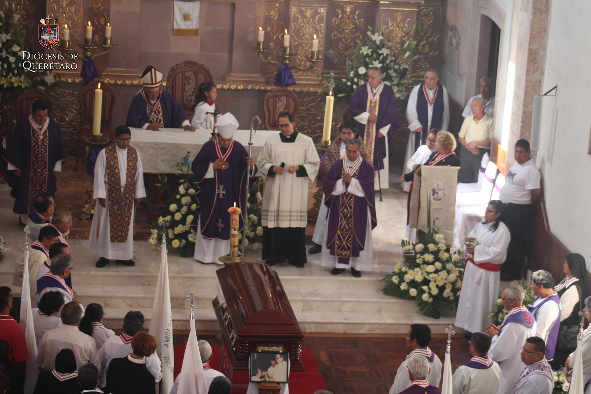 MISA EXEQUIAL. . SR. CANGO. D. JOSÉ GUADALUPE ALDERETE LOZA. – Diócesis de Querétaro MISA EXEQUIAL. . SR. CANGO. D. JOSÉ GUADALUPE ALDERETE LOZA. – Diócesis de Querétaro